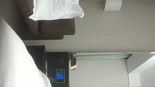 早上正在睡觉被合租房子的性感长腿小嫂子玩弄鸡鸡要我操她