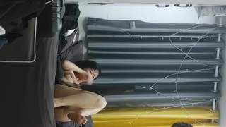 SWAG 18岁发育中幼女做援交_骑坐在叔叔的肉棒上摇晃