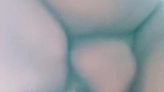 多汁屁股的业余女孩在做爱前被抓到偷窃