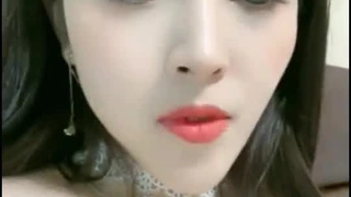风云电影咖啡厅兼职上班的大学美女服务员,引诱了很久终于搞到手带到宾馆开房啪啪,水多又嫩又敏感操的嗷嗷淫叫