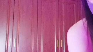 鄰居小妹失戀了，只好假按摩真插入來安慰她