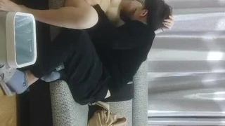 Xxvideos展示了一个性感而兴奋的继女被继父操