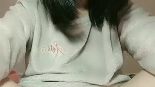 被大哥各种姿势爆草抽插，特写爆菊花塞嘴里口爆
