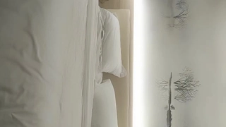 Victoria Voxxx在POV中被崇拜她的小胸部和大屁股